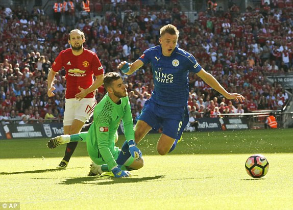 Ibrahimovic giúp M.U đoạt Siêu Cup Anh ảnh 15