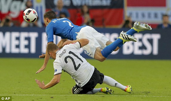 Hạ Italia ở loạt 'đấu súng', Đức lấy vé vào bán kết ảnh 28