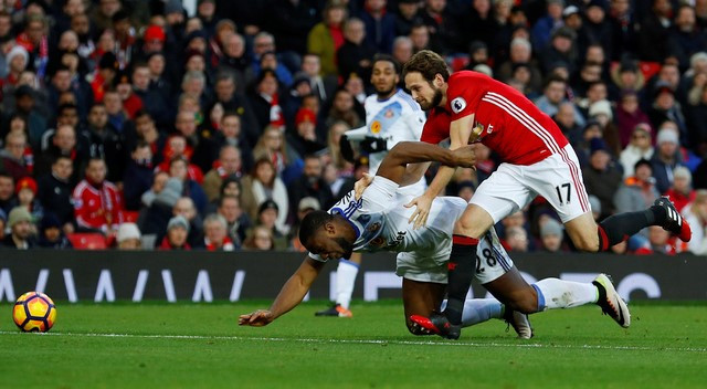 M.U vs Sunderland (3-1): Quỷ đỏ hoan hỉ trong lễ tặng quà ảnh 9