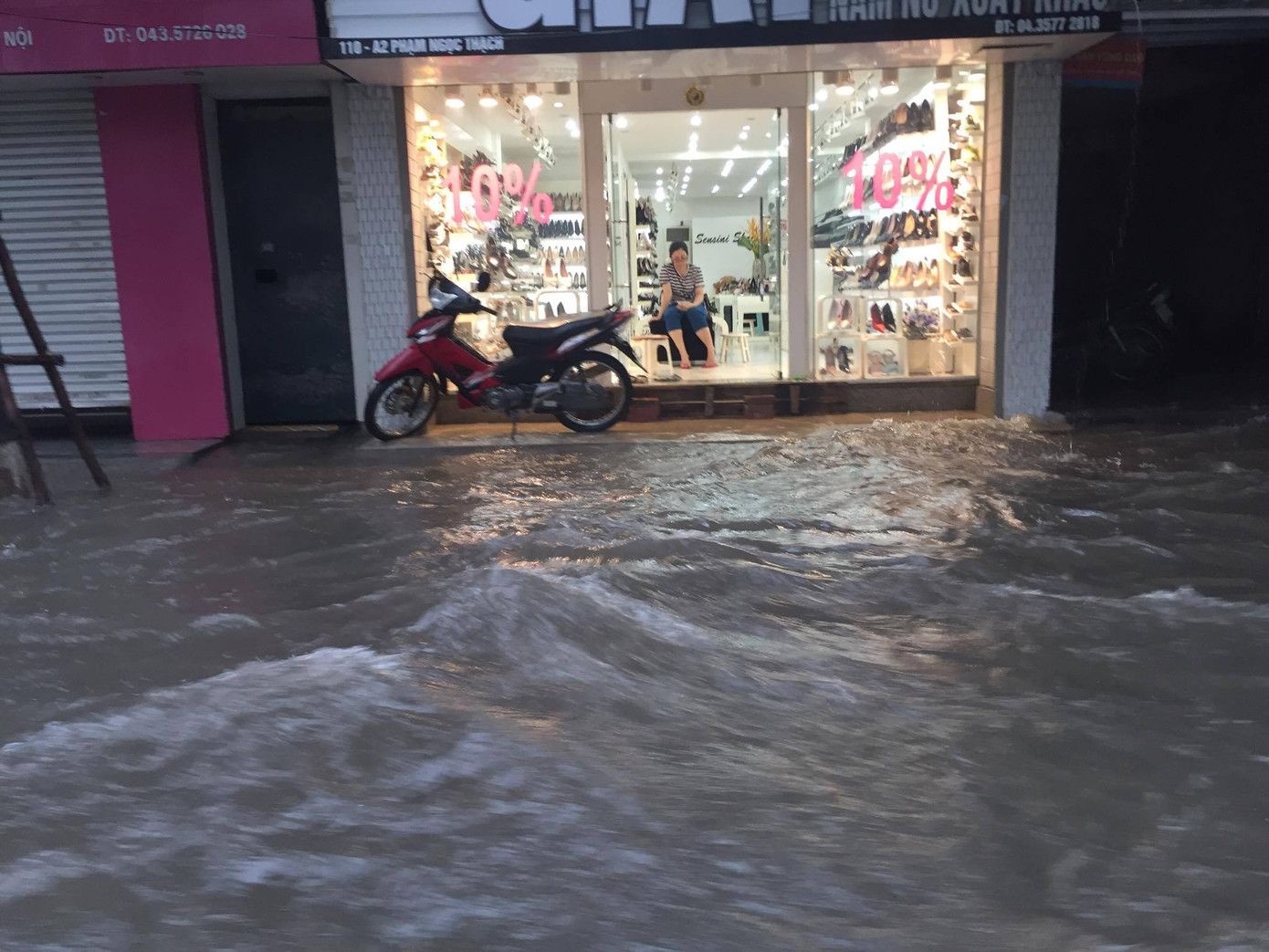 Bão số 3 vào Hà Nội suy yếu thành áp thấp nhiệt đới ảnh 15