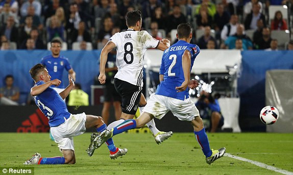 Hạ Italia ở loạt 'đấu súng', Đức lấy vé vào bán kết ảnh 32