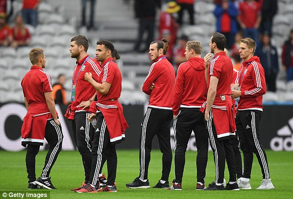 Xứ Wales nối dài kỳ tích, Bale hẹn Ronaldo ở bán kết ảnh 1