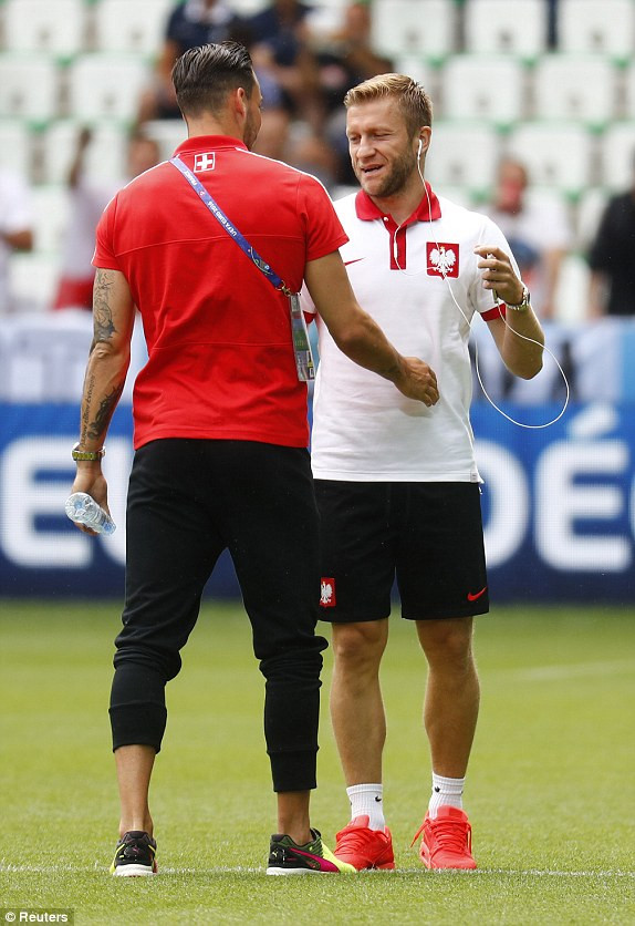 Hạ Thụy Sĩ ở loạt 'đấu súng', Ba Lan lần đầu vào tứ kết ảnh 7