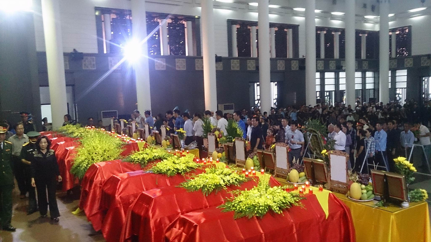 Hàng nghìn người đội mưa tiễn biệt 9 liệt sĩ CASA-212 ảnh 22