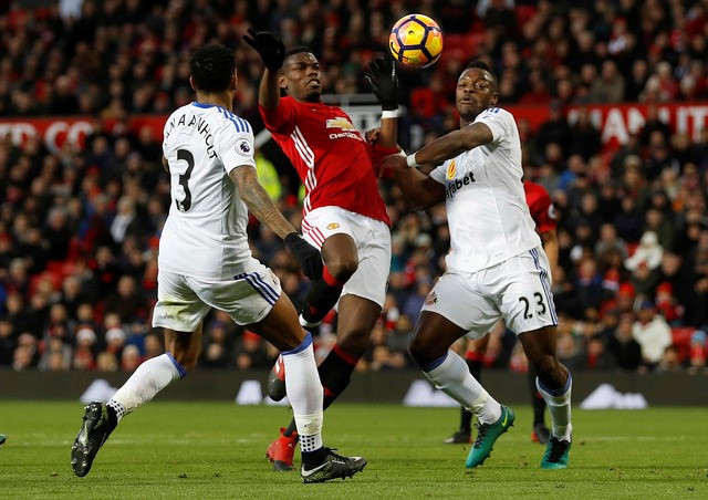 M.U vs Sunderland (3-1): Quỷ đỏ hoan hỉ trong lễ tặng quà ảnh 13