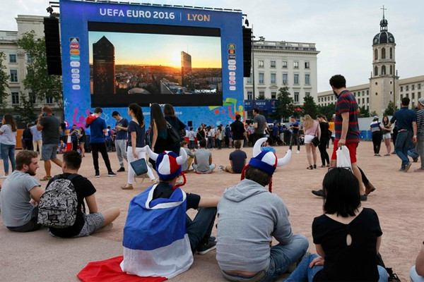 Lễ khai mạc rực rỡ sắc màu của EURO 2016 ảnh 9