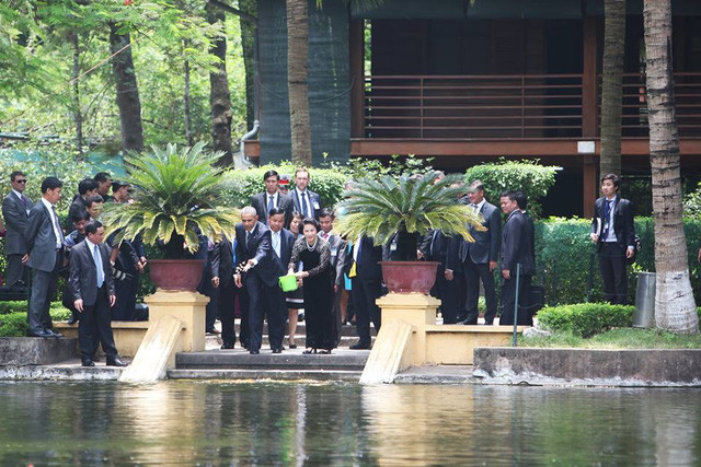 Ông Obama thưởng thức bún chả Hà Nội ảnh 51