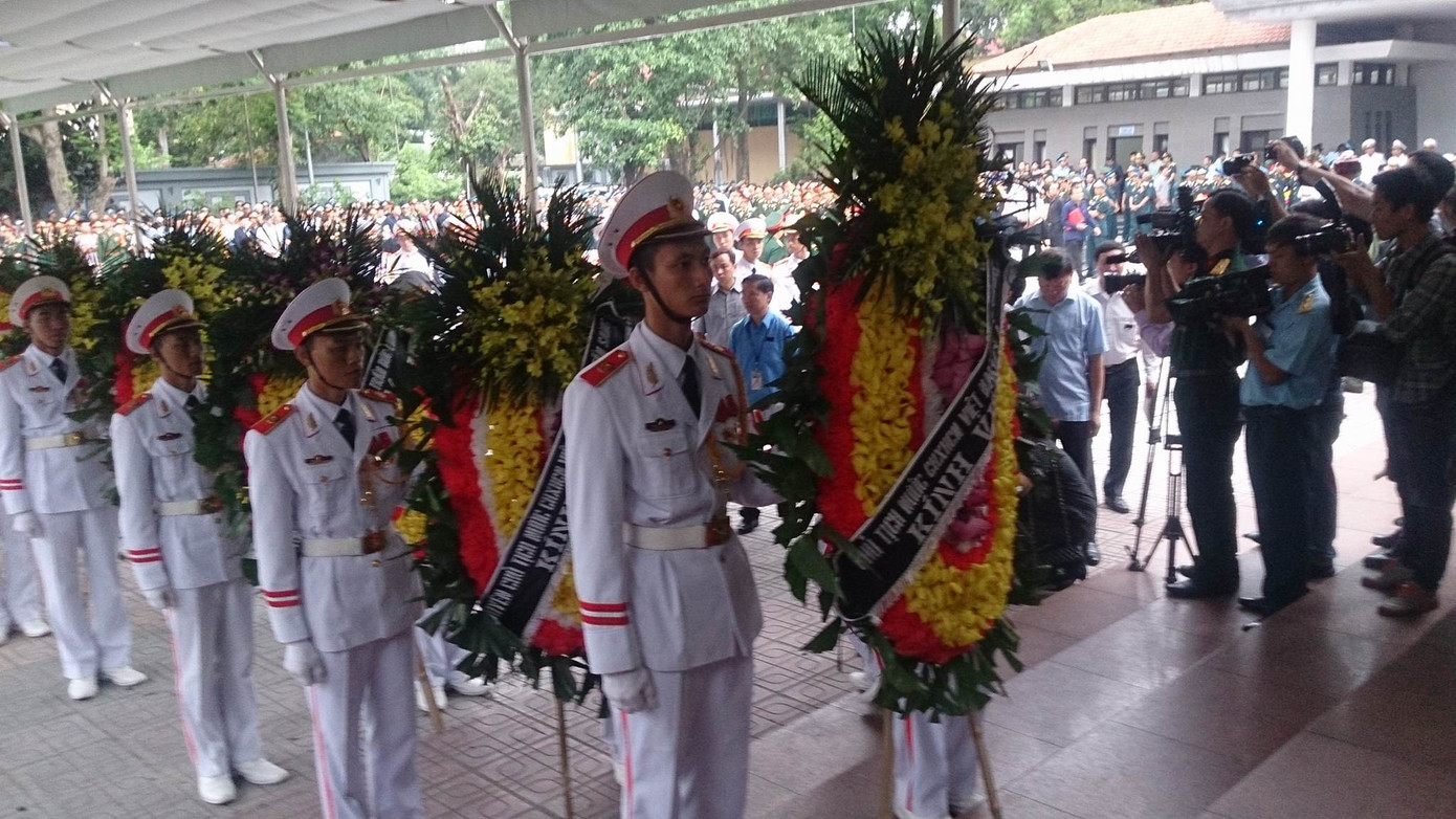 Hàng nghìn người đội mưa tiễn biệt 9 liệt sĩ CASA-212 ảnh 45