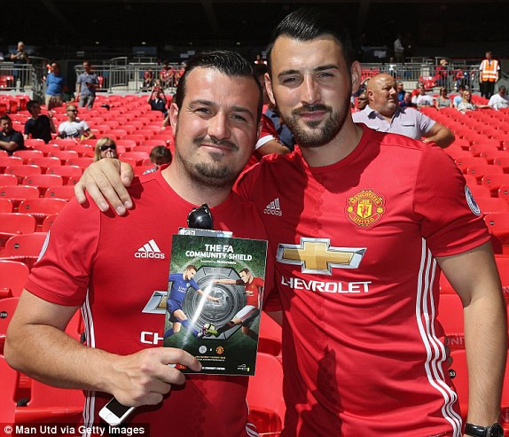 Ibrahimovic giúp M.U đoạt Siêu Cup Anh ảnh 7