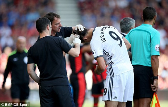 Ibra tỏa sáng, M.U thắng đậm trận ra quân ảnh 10