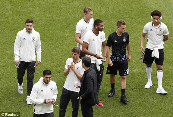 Gomez lập công, Đức giữ vững ngôi đầu ảnh 5