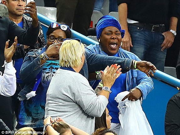 Nhấn chìm Iceland trong 'mưa gôn', Pháp gặp Đức ở bán kết ảnh 18