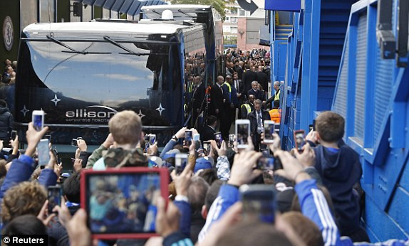 Chelsea vs M.U (4-0): Quỷ đỏ ngã xuống 4 tầng địa ngục ảnh 1