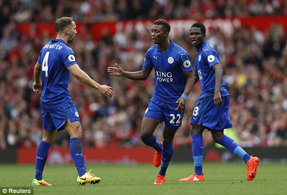 Pogba lần đầu 'nổ súng', M.U vùi dập Leicester City ảnh 17