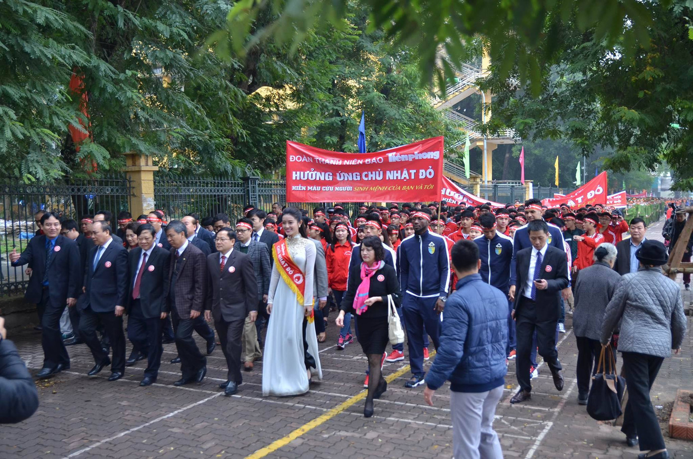 Chủ Nhật Đỏ 2016 đã tiếp nhận 11.763 đơn vị máu ảnh 88