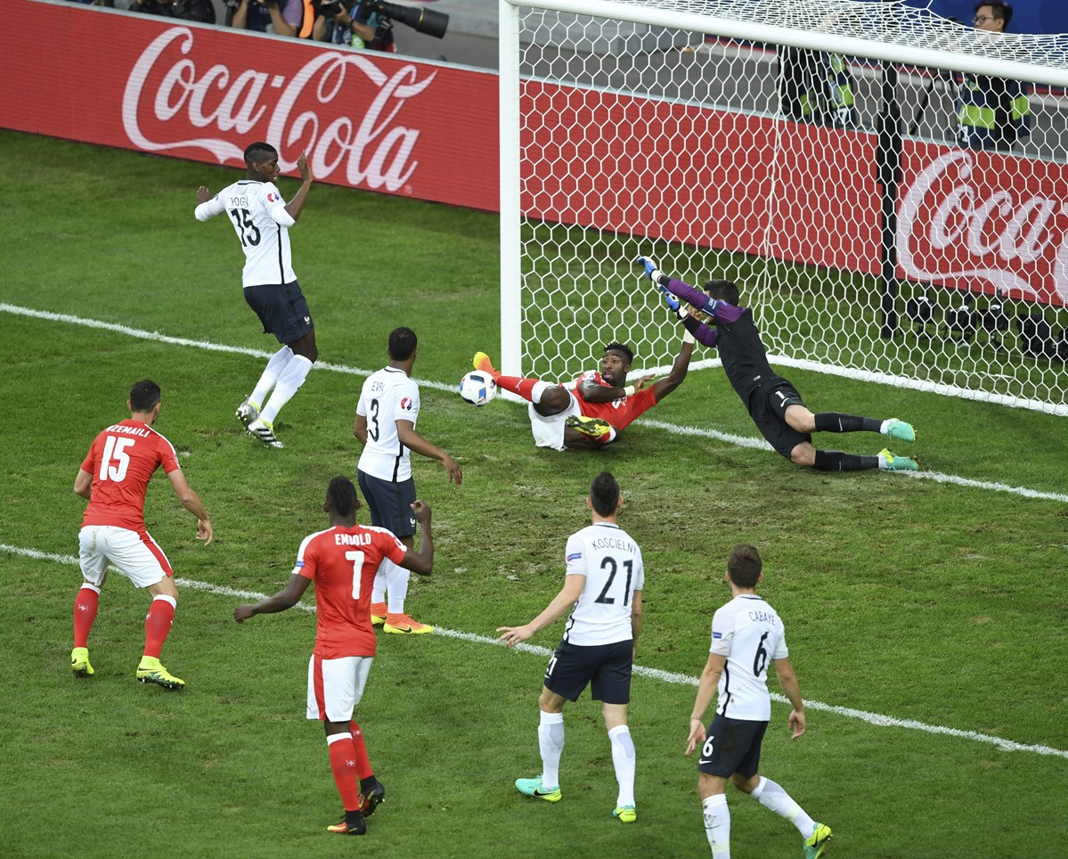 Pháp và Thụy Sĩ dắt tay nhau vào vòng sau ảnh 15