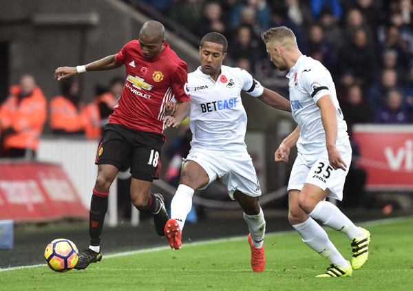 Swansea City vs M.U (1-3): Ibrahimovic 'giải hạn' ảnh 8