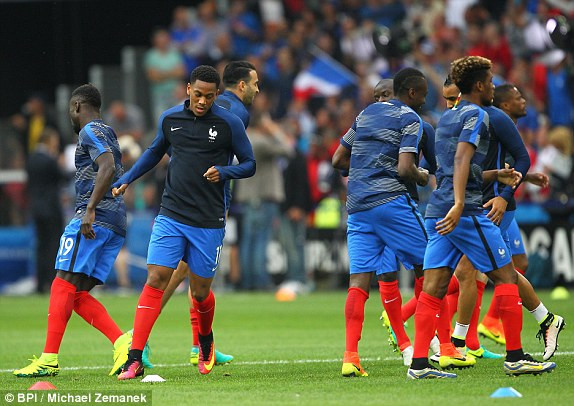 Pháp vs Albania (2-0): Lấy vé sớm từ chiến thắng muộn ảnh 17