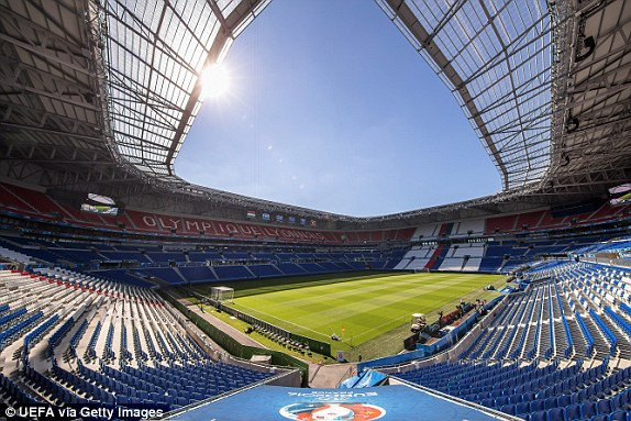 Ronaldo giải cứu Bồ Đào Nha trong cơn mưa gôn ảnh 2