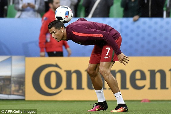 Ronaldo 'tịt ngòi', Bồ Đào Nha chia điểm với Iceland ảnh 5