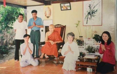 Lộ Lộ và gia đình gặp sư phụ Hộ Pháp. Lộ Lộ và gia đình gặp sư phụ Hộ Pháp