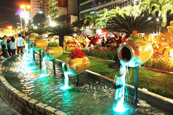 Chum hoa nước, tạo cảm giác mát mẻ cho du khách