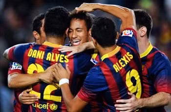 Đồng đội chia vui cùng Neymar