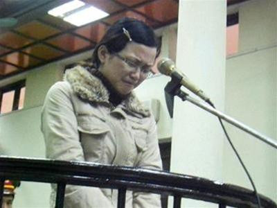 Kim Anh bật khóc nức nở trước vành móng ngựa. Ảnh: Bảo Thắng