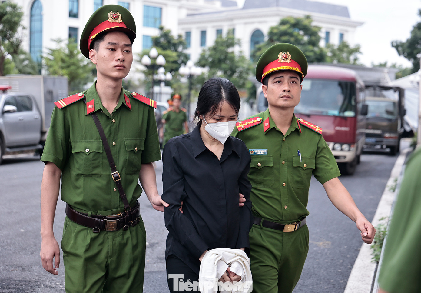 Trịnh Thị Thúy Nga, cựu Phó tổng giám đốc Công ty Chứng khoán BOS (em gái ruột ông Quyết).