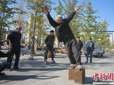 Dị nhân dùng 'giày đá' 70kg để luyện công mỗi ngày ảnh 7