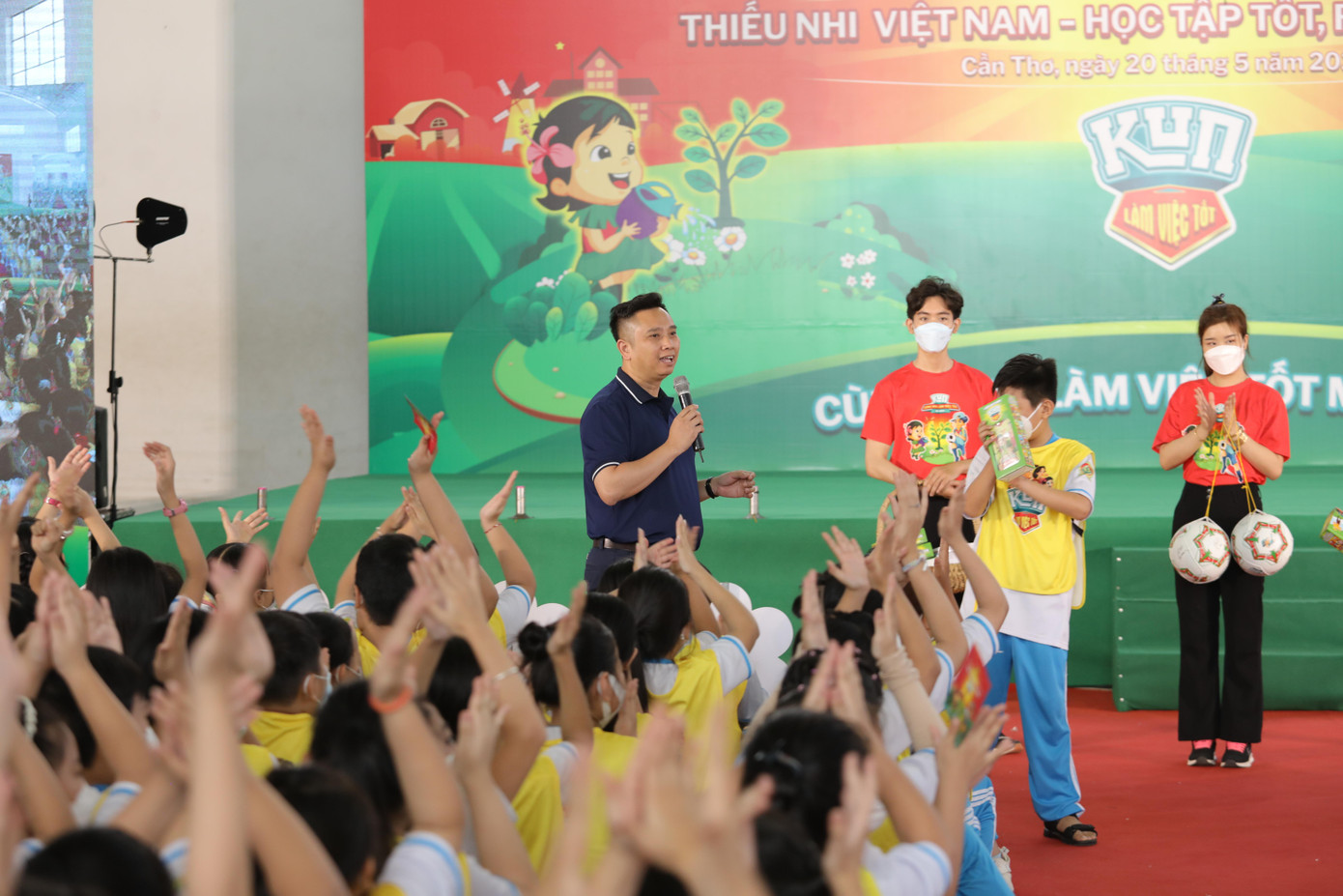 Nhiều hoạt động hấp dẫn các em thiếu nhi tại chương trình