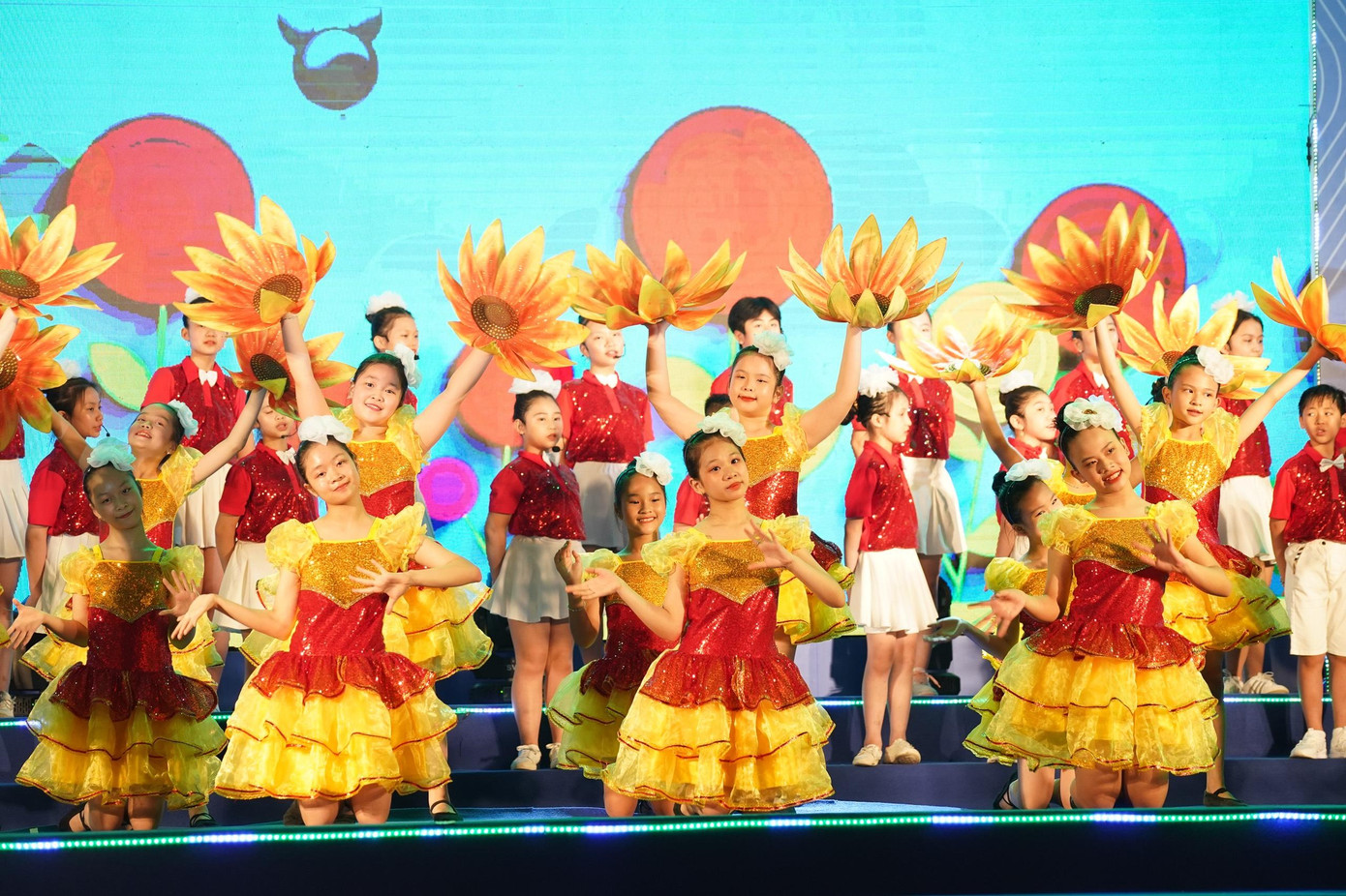 Các tiết mục văn nghệ đặc sắc do các em thiếu nhi biểu diễn tại chương trình. Ảnh: Như Ý Các tiết mục văn nghệ đặc sắc do các em thiếu nhi biểu diễn tại chương trình. Ảnh: Như Ý