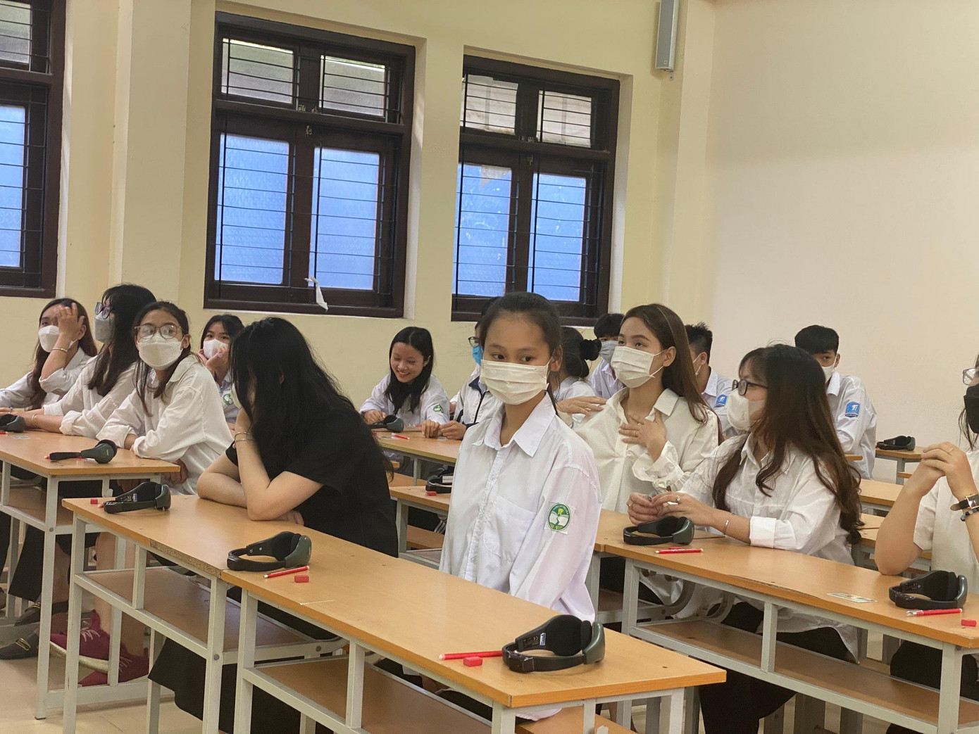 Các thí sinh chuẩn bị bước vào vòng thi trắc nghiệm tại vòng chung kết TP. Hà Nội Hội thi Olympic Tiếng Anh học sinh, sinh viên toàn quốc lần thứ VI, năm 2022