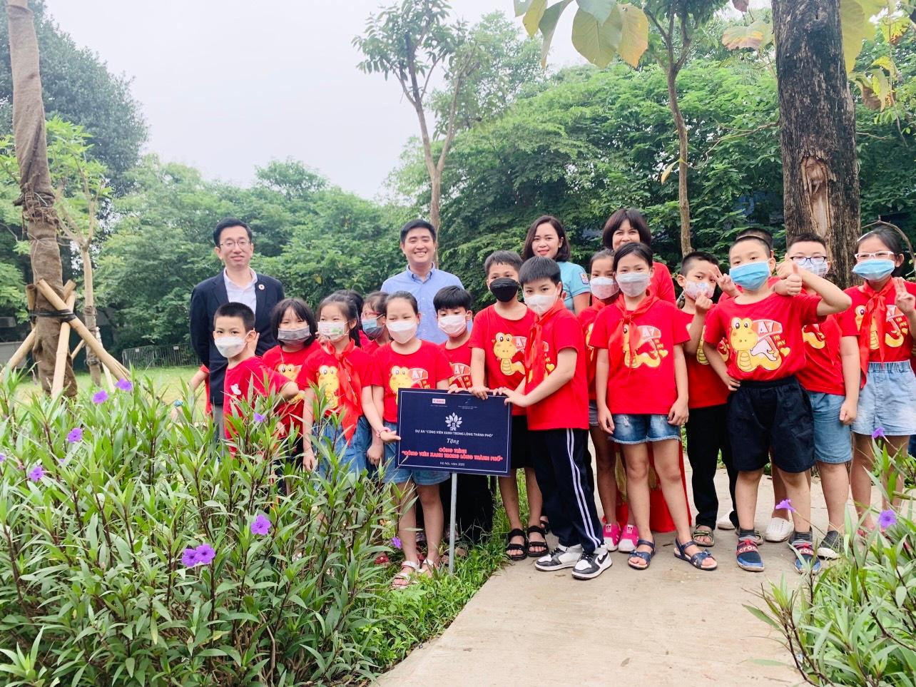 Ban tổ chức tặng công viên xanh cho trường Tiểu học Hoàng Diệu, Ba Đình, Hà Nội Ban tổ chức tặng công viên xanh cho trường Tiểu học Hoàng Diệu, Ba Đình, Hà Nội