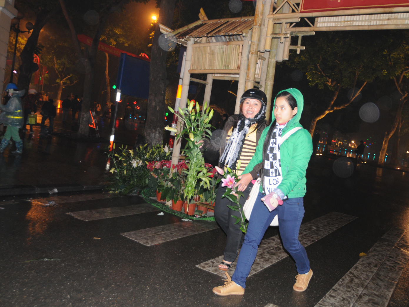 Năm nay an ninh trật tự được đảm bảo tốt hơn, không còn cảnh cướp hoa như hai lần tổ chức trước