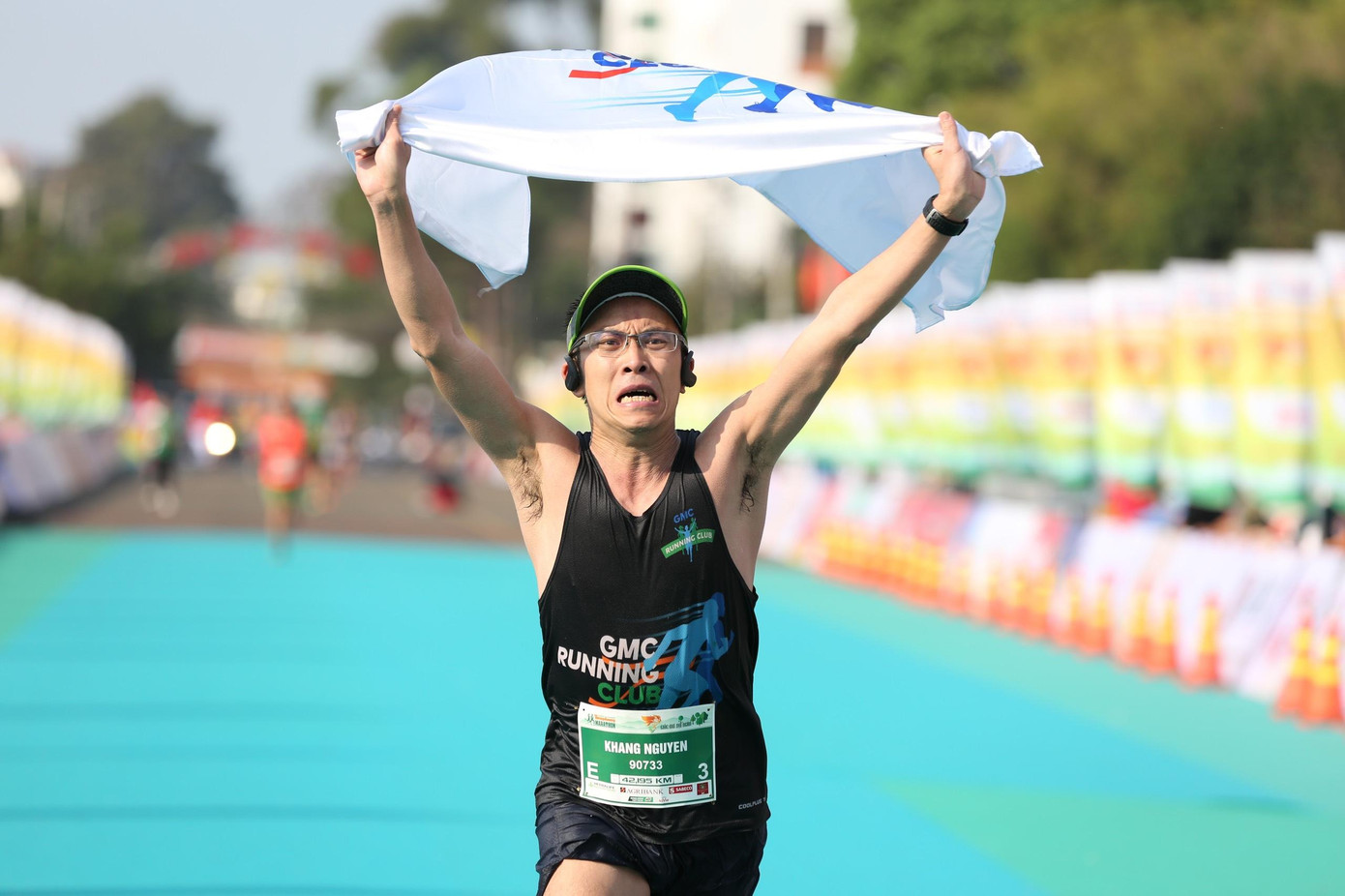 Cảm xúc chiến thắng hoàn thành cự ly; cảm xúc vượt qua những mệt nhọc; cảm xúc được trải nghiệm thú vị trên đường chạy đại ngàn có tiếng cồng chiêng, có sự thân thiện, hồ hởi của đồng bào các dân tộc Tây Nguyên Cảm xúc chiến thắng hoàn thành cự ly; cảm xúc vượt qua những mệt nhọc; cảm xúc được trải nghiệm thú vị trên đường chạy đại ngàn có tiếng cồng chiêng, có sự thân thiện, hồ hởi của đồng bào các dân tộc Tây Nguyên