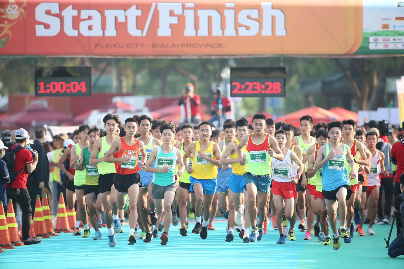 Giải Vô địch Quốc gia Marathon và Cự ly dài Báo Tiền Phong lần thứ 62 có chủ đề "Giấc mơ đại ngàn" diễn ra sôi nổi tại phố núi Pleiku, Gia Lai.