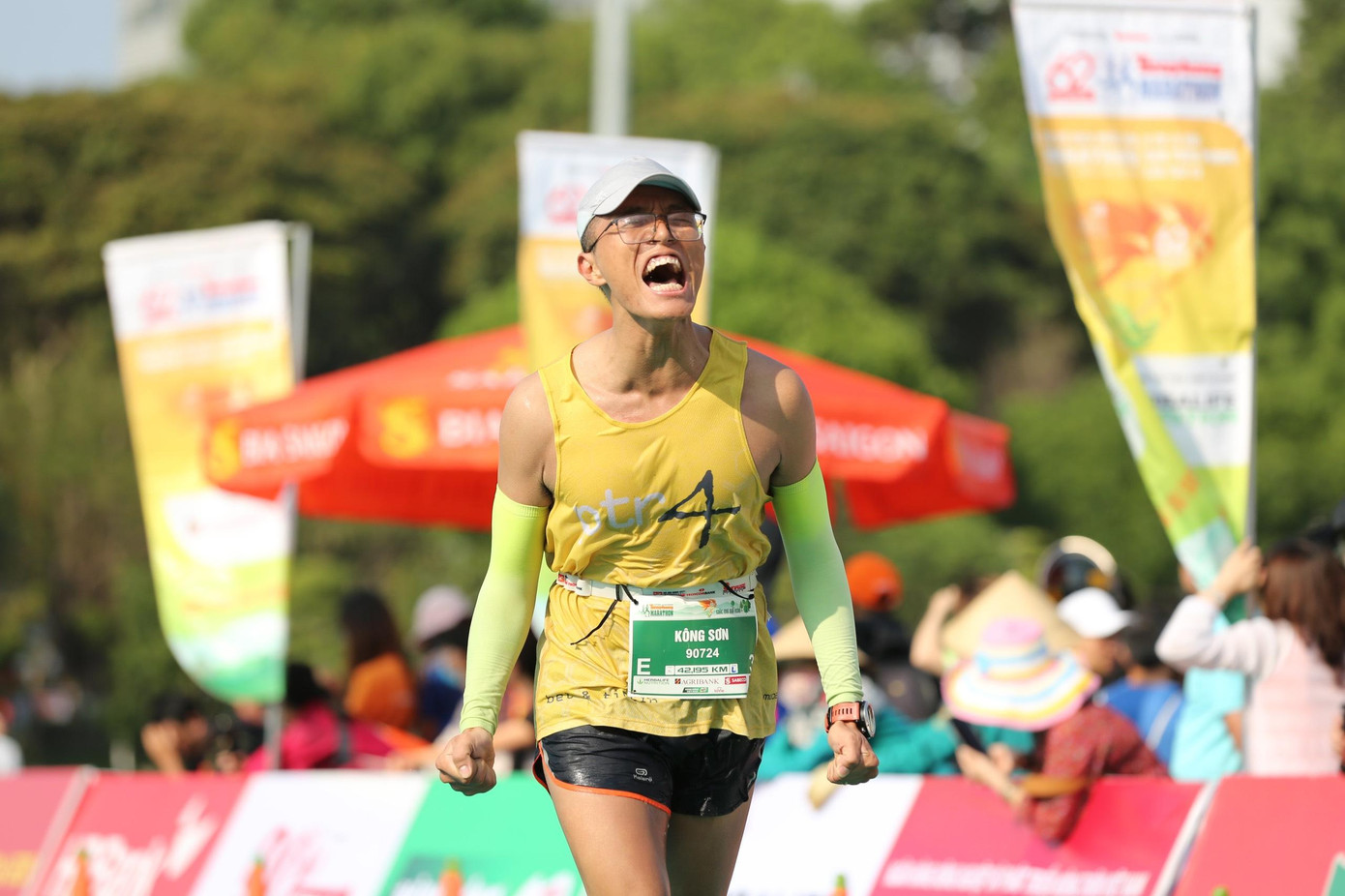 Sau những bước chân vượt dốc, vượt nắng gió cao nguyên thì những mét cuối chặng đua trước khi cán đích luôn khiến các vận động viên dâng trào cảm xúc. Sau những bước chân vượt dốc, vượt nắng gió cao nguyên thì những mét cuối chặng đua trước khi cán đích luôn khiến các vận động viên dâng trào cảm xúc.