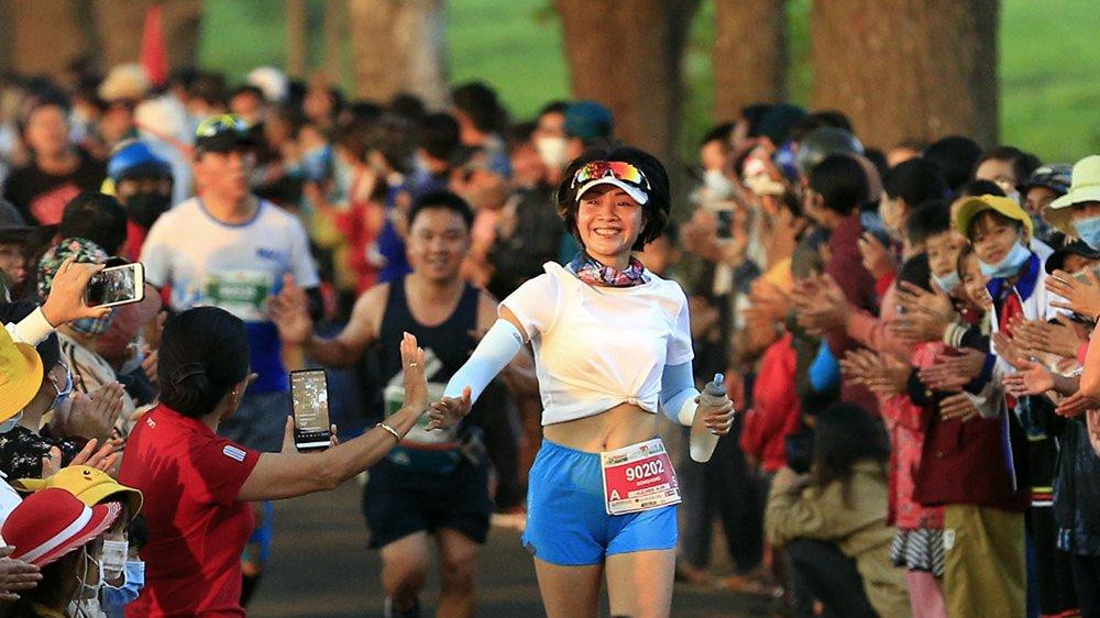 Đồng thời, là lời cổ vũ cho các vận động viên vượt qua giới hạn bản thân và chinh phục được cự ly đăng ký với thành tích tốt nhất.