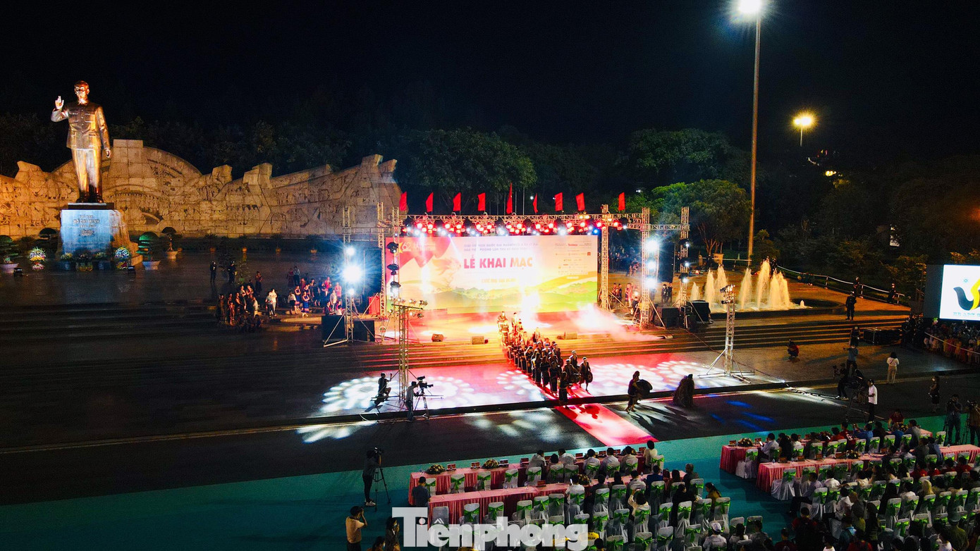 Tối 27/3, tại quảng trường Đại Đoàn Kết đã diễn ra chương trình nghệ thuật "Giấc mơ đại ngàn".