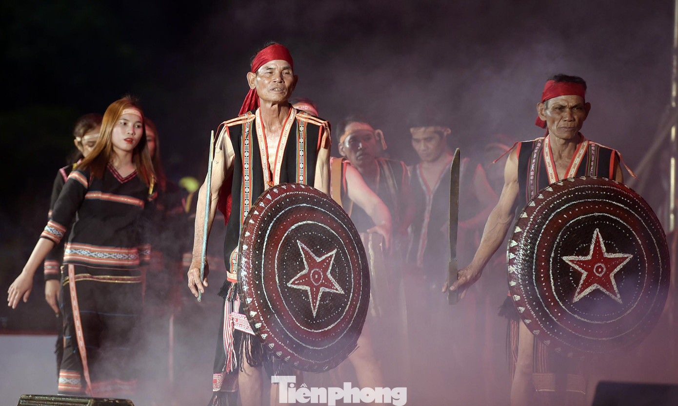 Chương trình nghệ thuật đã tái hiện lại những nét đẹp rất riêng của những tập tục, lễ hội, những nhân vật sử thi hào hùng trên mảnh đất Gia Lai từ thuở hồng hoang, những chiến tích lẫy lừng của những người anh hùng dân tộc, sự hòa quyện giữa con người cùng với thiên nhiên.