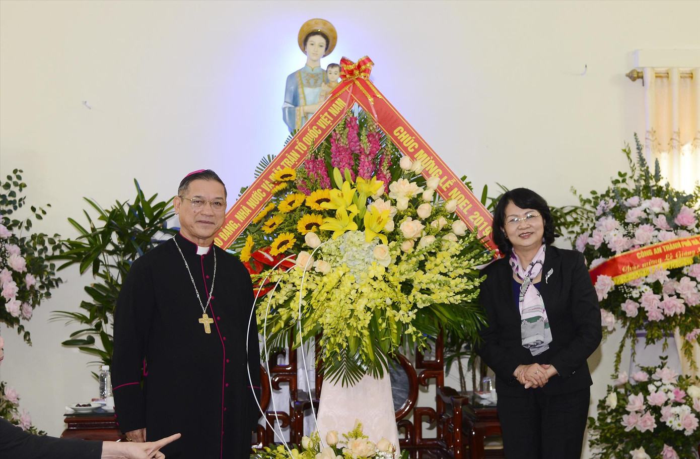 Người dân Hà Nội, TPHCM và nhiều thành phố đón Giáng sinh ảnh 55