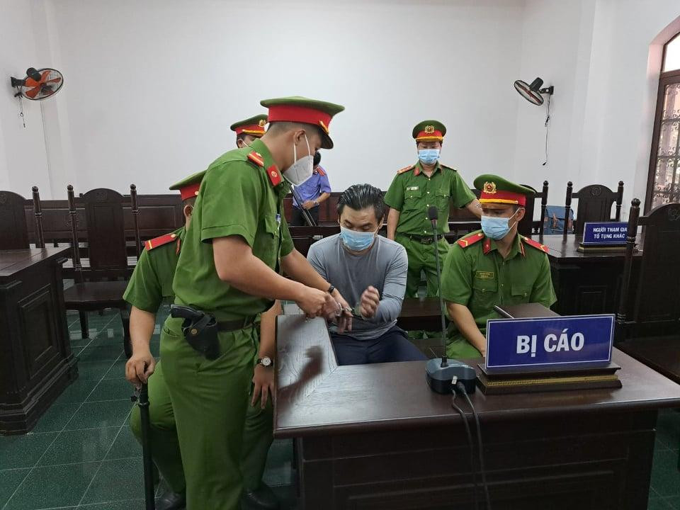 Bị cáo Nguyễn Trần Hoàng Phong tại phiên tòa sáng nay 12/7. Bị cáo Nguyễn Trần Hoàng Phong tại phiên tòa sáng nay 12/7.