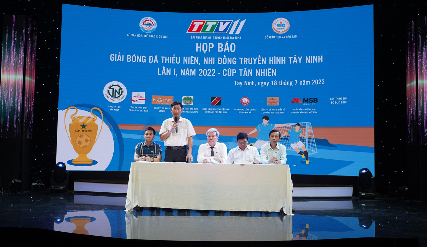 Ban tổ chức trả lời báo chí tại buổi họp báo. Ban tổ chức trả lời báo chí tại buổi họp báo.