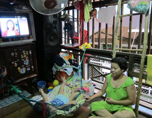 Căn phòng chật chội trong nhà bà Lỉnh. Ảnh: Ngọc Lan. Căn phòng chật chội trong nhà bà Lỉnh. Ảnh: Ngọc Lan