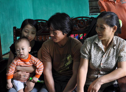 Thuyền viên Nguyễn Văn Tiến ngày đoàn tụ. Ảnh: Thu Huyền (Thanh Niên) Thuyền viên Nguyễn Văn Tiến ngày đoàn tụ