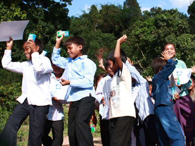 Thật hạnh phúc khi được quan tâm và chia sẻ trong ngày nhận học bổng Đèn Đom Đóm