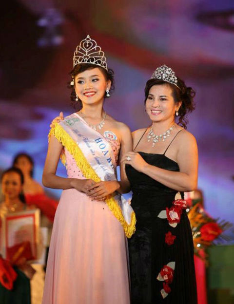 Tố Như rạng rỡ trong đêm đăng quang hoa khôi thành phố Thái Nguyên. Tố Như rạng rỡ trong đêm đăng quang hoa khôi thành phố Thái Nguyên