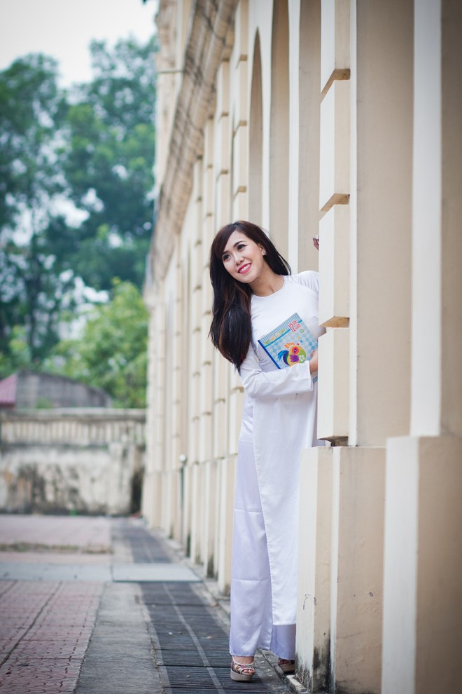 Mai Thỏ tên thật là Bùi Như Mai, sinh năm 1991. Cô đã tốt nghiệp ĐH Hà Nội và đang là sinh viên năm cuối của ĐH Kinh tế Kỹ thuật Hà Nội