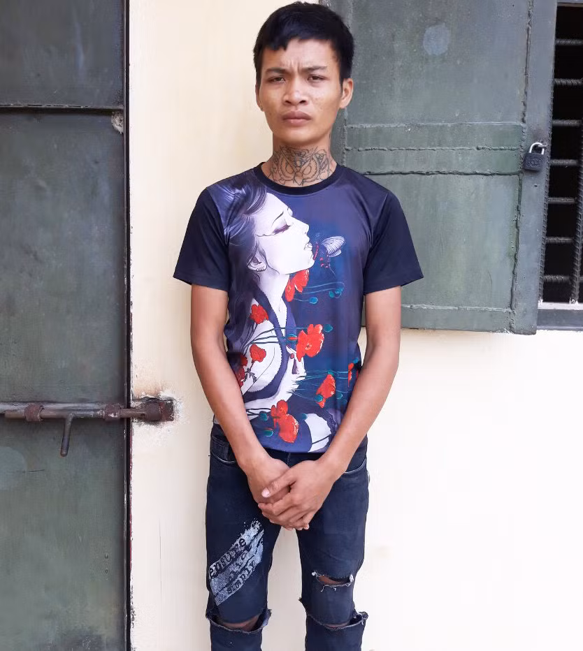 Hai thanh niên thay nhau hiếp dâm nữ sinh lớp 8 ở phòng học ảnh 1